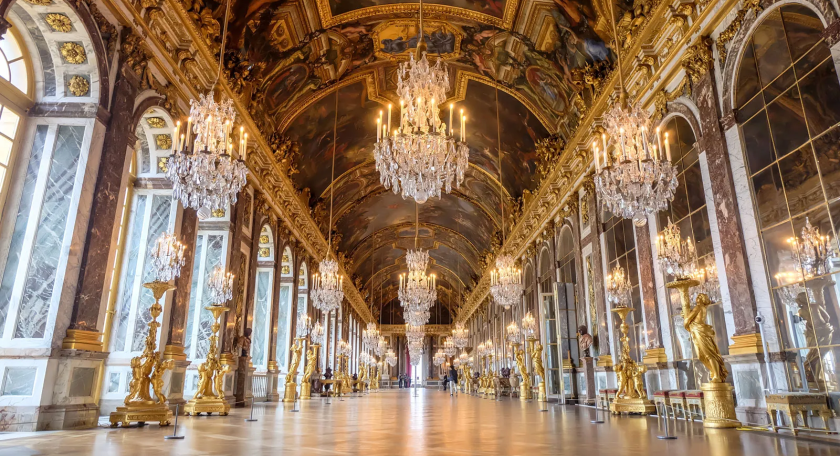 Hall-of-Mirrors-ceiling-Jules-Hardouin-Mansart-Charles