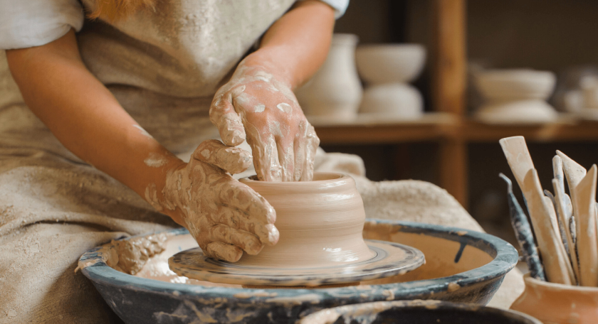 Bat Trang ceramic - Lacquer painting hands-on experience