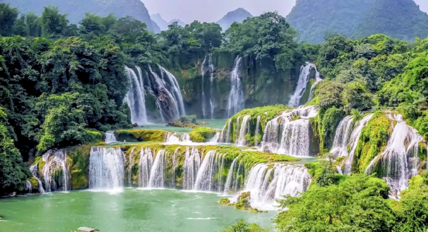 Ban Gioc Waterfall tour from Hanoi 3 days